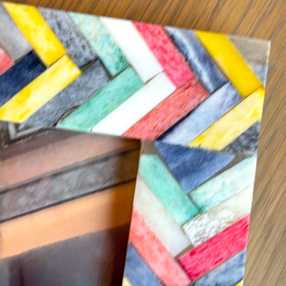 LIKE NEW RARE World Market 4x6 Bone Inlay Picture Frame-Multicolored Chevron - Picture 5 of 11